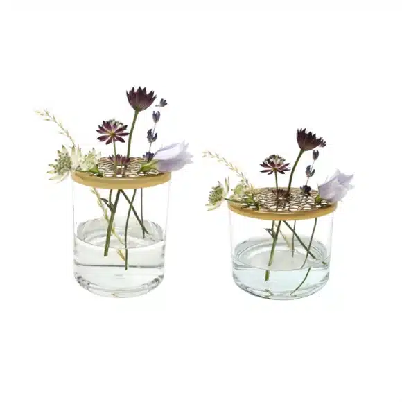 Und wer direkt die passende Vase dazu bestellen möchte, der findet viele schöne Formen und Farben auf www.laleliving.de