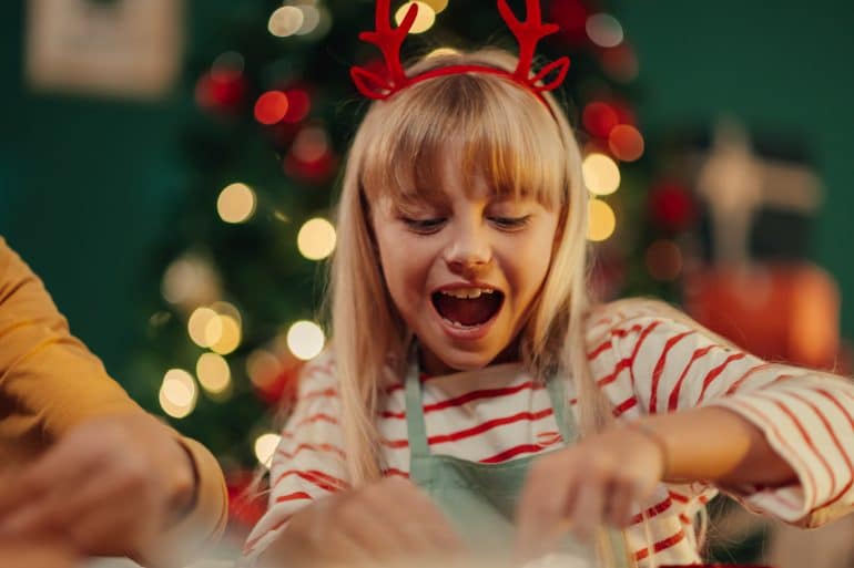 kind-weihnachten-adventskalender-freude