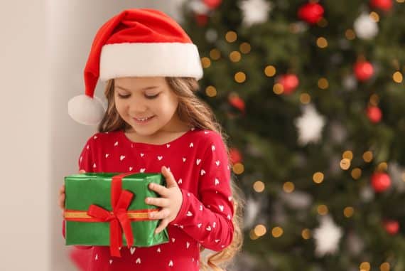 kind-weihnachten-geschenk