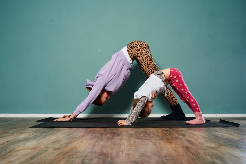 Kinderyoga-herabschauender-hund
